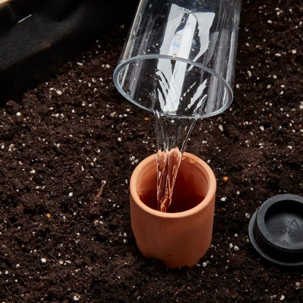 自動給水セラミックオラポット（中型の高床式菜園やプランター用 - Self Watering Planter のレビューと価格